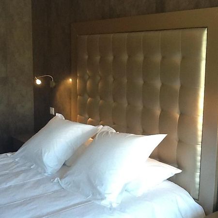 Hotel Les Deux Lions Riez Pokoj fotografie